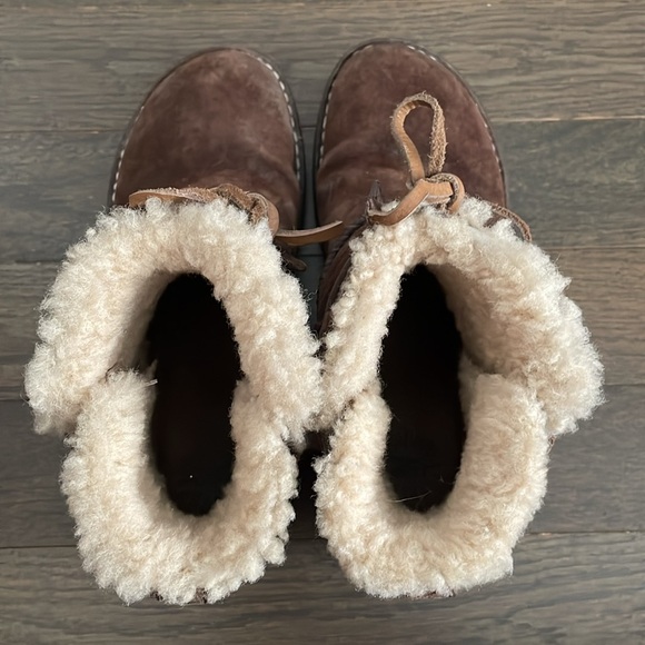 Brown Ankle Height UGG boots with tie - Picture 7 of 11